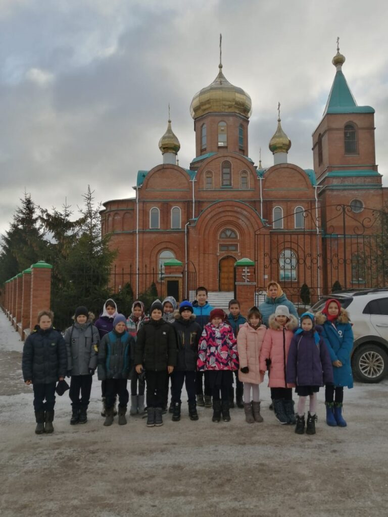 15 ноября учащиеся 1-5 классов посетили  Храм Успения Пресвятой Богородицы