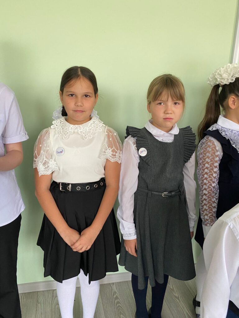 2 октября в ГБОУ ООШ с.Артюшкино состоялась торжественная церемония посвящения учащихся начальных классов в «Орлята России»