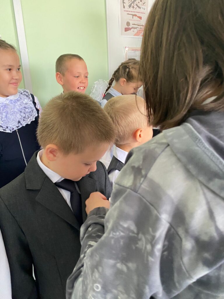 2 октября в ГБОУ ООШ с.Артюшкино состоялась торжественная церемония посвящения учащихся начальных классов в «Орлята России»