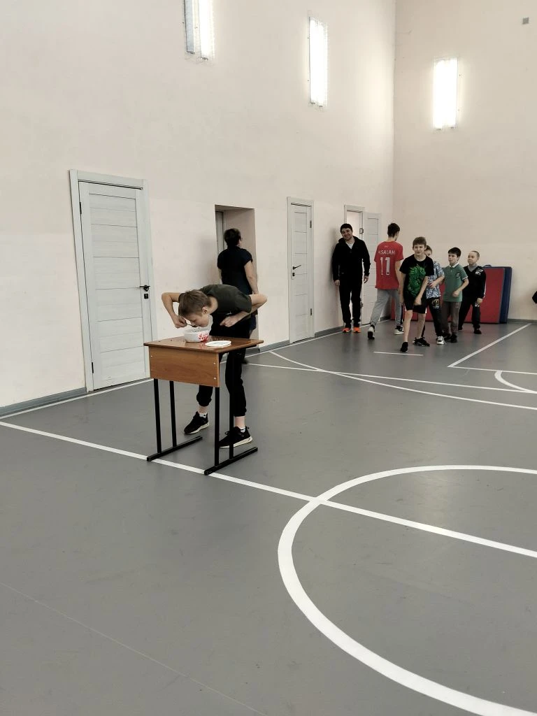 А ну-ка, мальчики! Сила, ловкость и командный дух!