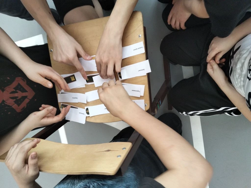 А ну-ка, мальчики! Сила, ловкость и командный дух!