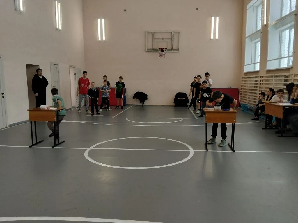 А ну-ка, мальчики! Сила, ловкость и командный дух!