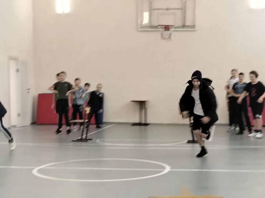 А ну-ка, мальчики! Сила, ловкость и командный дух!